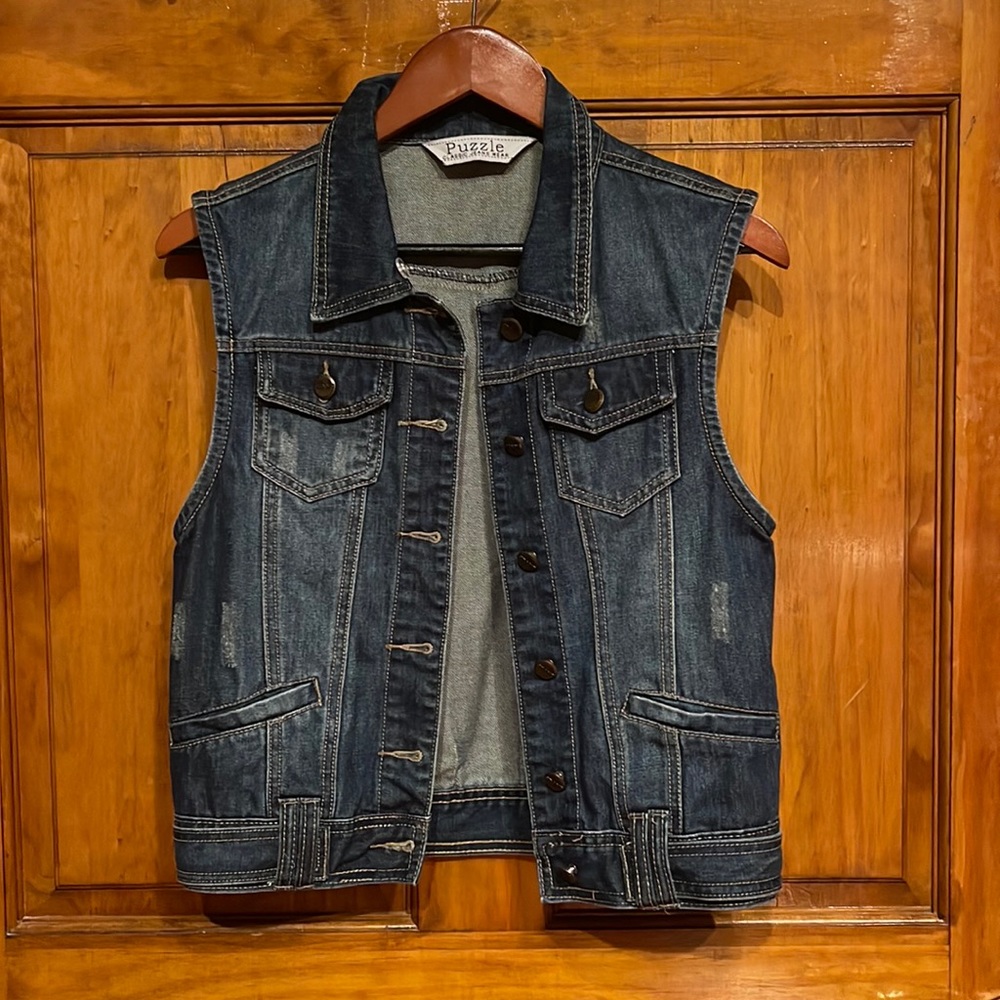 Puzzle Jean Wear Denim Vest- Size Small💙